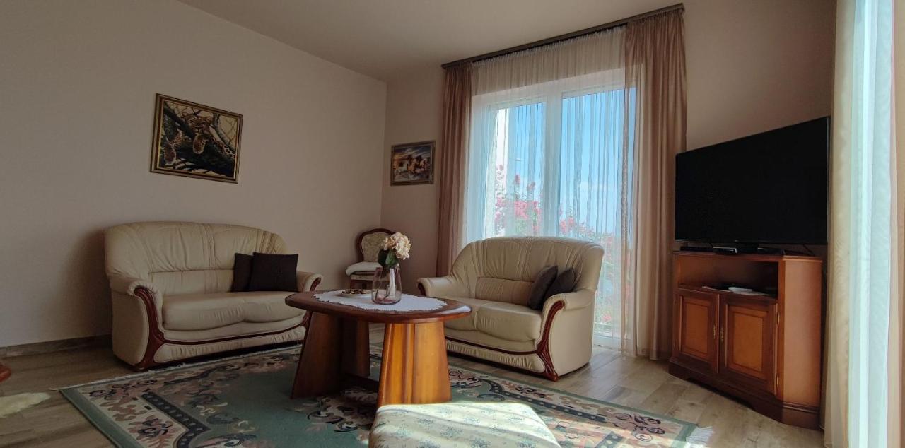 White Column House Apartamento Diosd Exterior foto