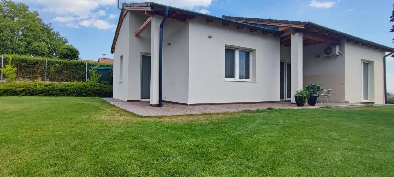 White Column House Apartamento Diosd Exterior foto