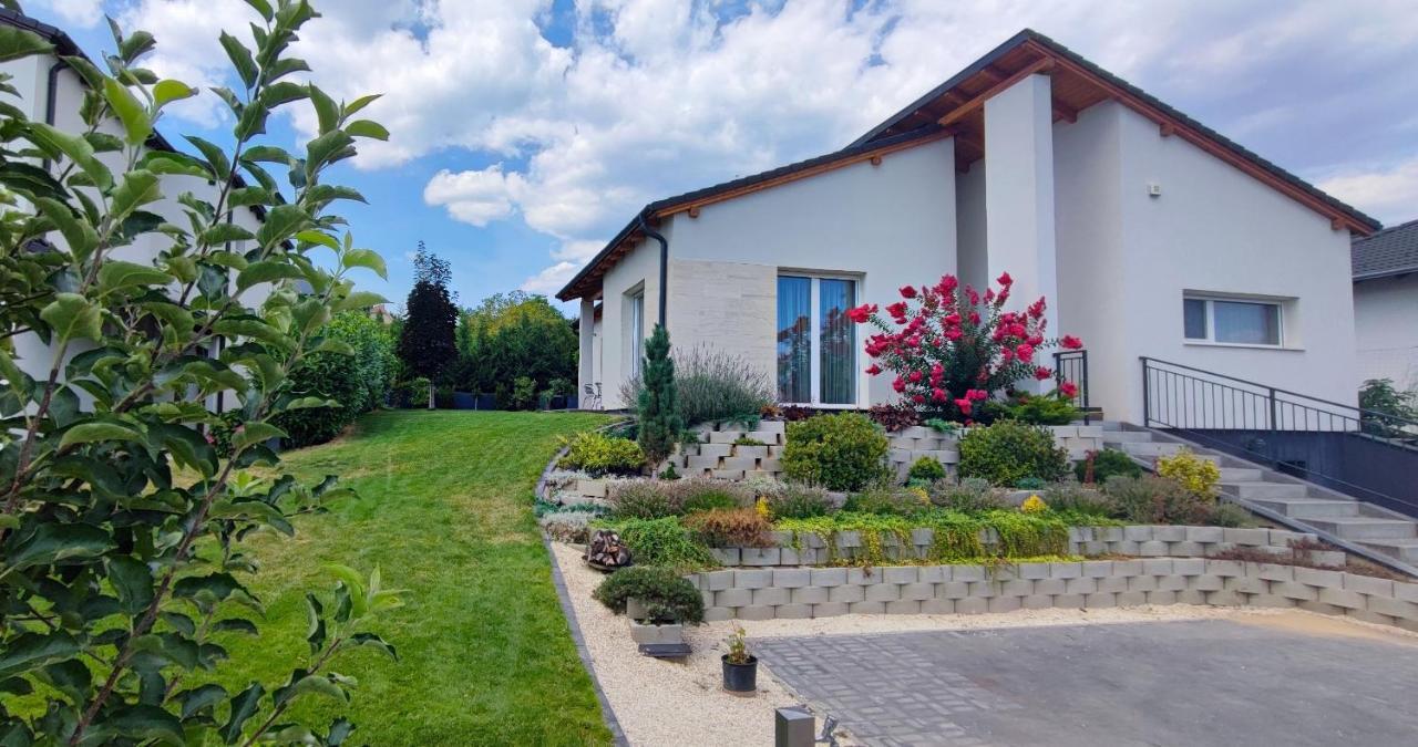 White Column House Apartamento Diosd Exterior foto